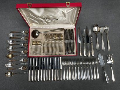 Ménagère de couverts en métal argenté, style...