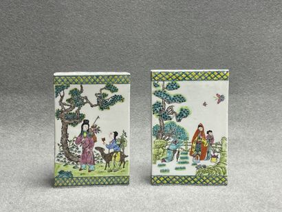 Paire de briques à herbes odorantes en porcelaine...