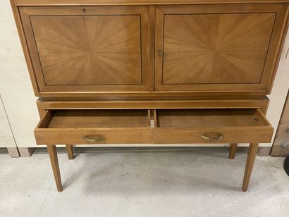 Cabinet des années 1940 en placage de bois...
