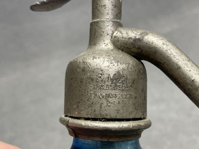 Siphon en verre bleu marqué Guignier à Auxerre.
H:...