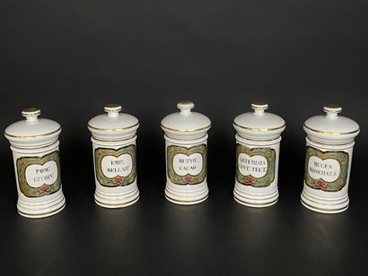Suite de cinq pots à pharmacie en porcelaine....
