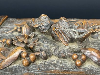 Coffret en bois sculpté toute faces Forêt...