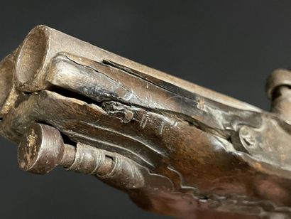Pistolet à pierre, canon juxtaposé. 
L. :21...