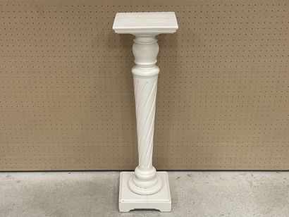 Colonne en bois laqué blanc
H: 109 cm.
Plateau...