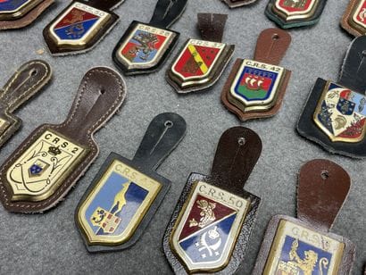 Collection de 39 insignes Pucelles de CR...