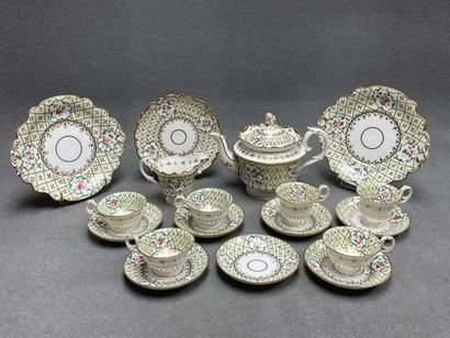 Partie de service à thé et café en porcelaine...