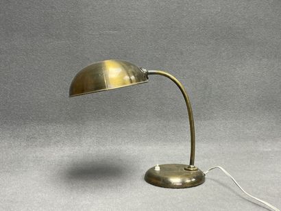 Lampe de bureau en métal à patine dorée,...