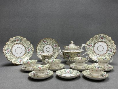 Partie de service à thé et café en porcelaine...