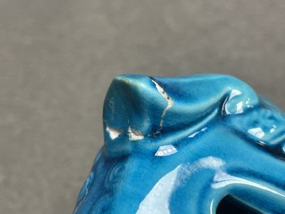 Paire de chiens de Fô en porcelaine émaillée...