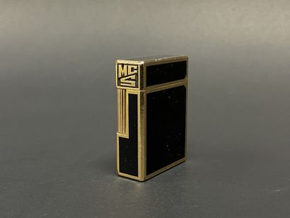 DUPONT Briquet en laque noire de Chine.
5...