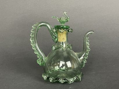 Petite burette en verre de Venise. 
H. :15,5...