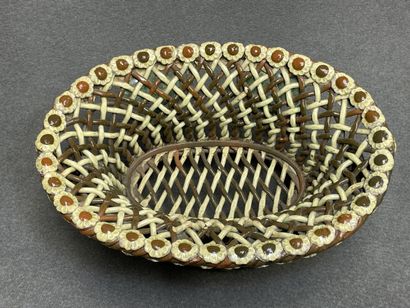 LANGEAIS: Corbeille en céramique émaillée...