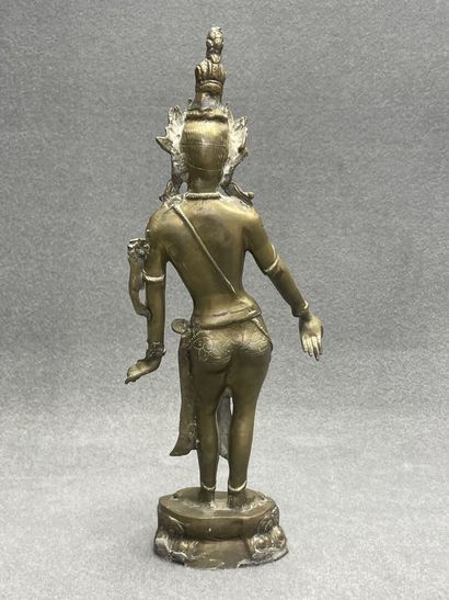 Divinité hindoue. 
sculpture en bronze. 
H....