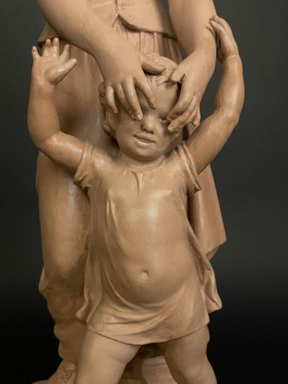 Jeune fille et enfant.
Grande épreuve en...
