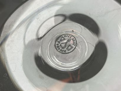 BACCARAT
Carafe et deux flutes. 
H. :30 cm...