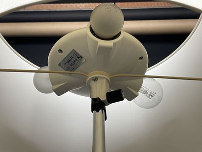 Lampe de salon des années 70
Abat-jour réglable...