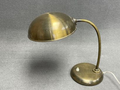 Lampe de bureau en métal à patine dorée,...
