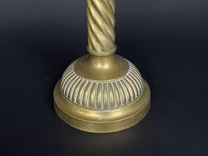 Lampe à pétrole. 
H. :49 cm.