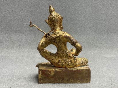 Joueuse de cythar en bronze à patine doré.
H....