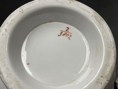 Partie de service à thé et café en porcelaine...