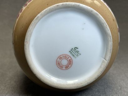 Ch. FIELD pour HAVILAND - Limoges. 
Vase...