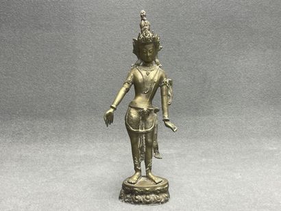 Divinité hindoue. 
sculpture en bronze. 
H....