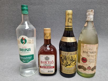 Caisse d'alcool et apéritifs divers