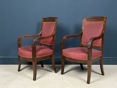 Paire de fauteuils en placage d'acajou
Epoque...