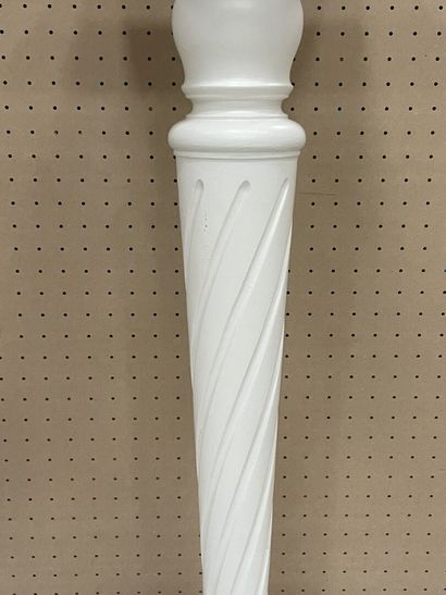 Colonne en bois laqué blanc
H: 109 cm.
Plateau...