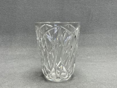 SAINT LOUIS 
Vase en cristal taillé. 
H....