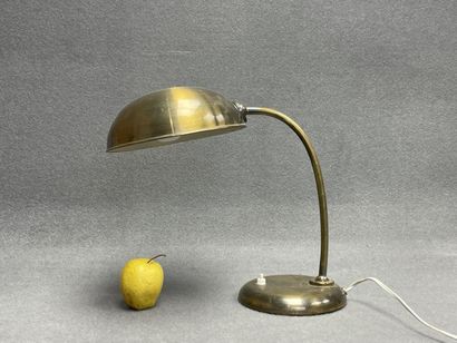 Lampe de bureau en métal à patine dorée,...