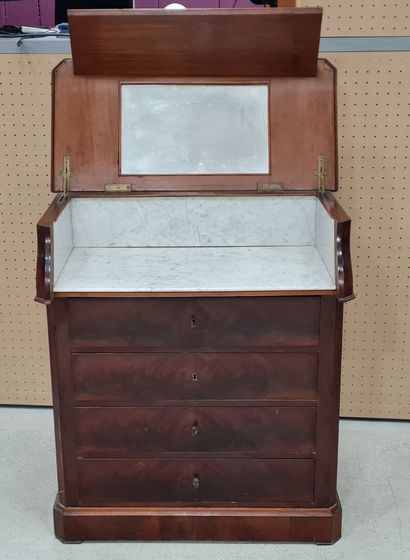 Commode de toilette dite chemin de fer, en...