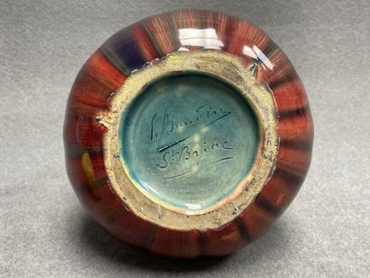 Vase coloquinte en grès émaillé. 
H. :24...