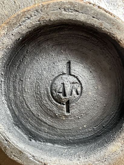 Grande coupe couverte en céramique raku.
Marque.
H:...