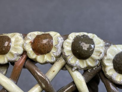 LANGEAIS: Corbeille en céramique émaillée...