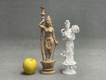 Sculpture en bois figurant une indienne et...