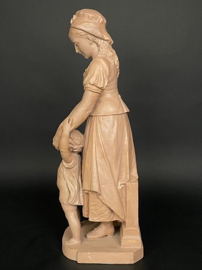 Jeune fille et enfant.
Grande épreuve en...