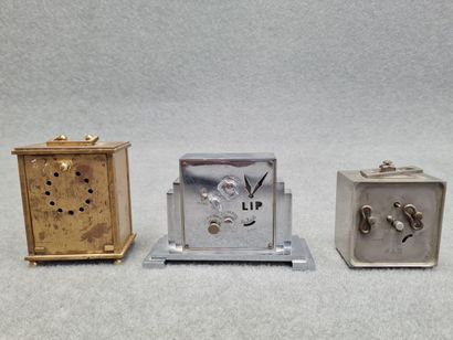 Trois pendulettes, JAEGER, LIP, JAZ
H: 9...