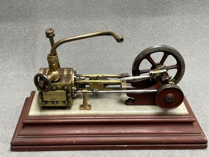 Machine à vapeur marquée Louis Baufaron 1910....