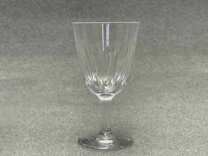 BACCARAT 
Six petits verres à pied. 
H. :11...