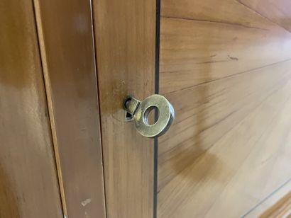 Cabinet des années 1940 en placage de bois...
