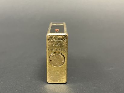 DUPONT Briquet en laque noire de Chine.
5...