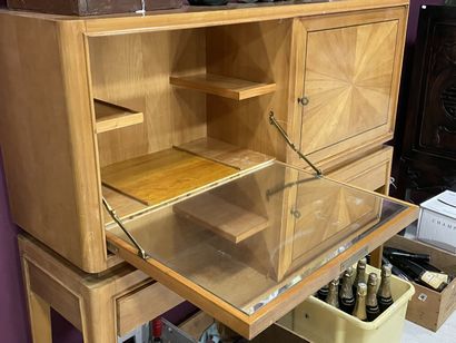 Cabinet des années 1940 en placage de bois...