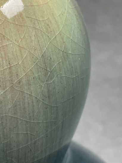 Vase coloquinte en grès émaillé. 
H. :24...