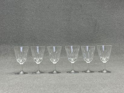 BACCARAT 
Six petits verres à pied. 
H. :11...