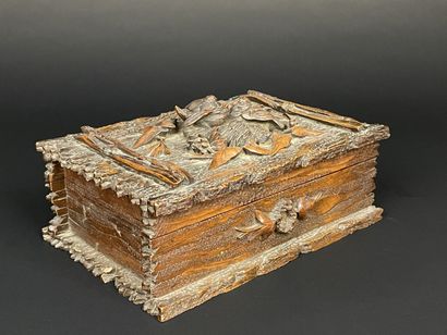 Coffret en bois sculpté toute faces Forêt...