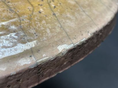 Grande coupe couverte en céramique raku.
Marque.
H:...