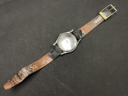 LIP Montre bracelet en acier , fond noir.
Années...
