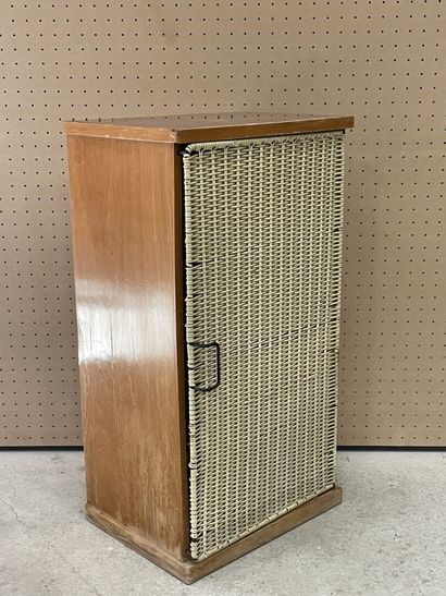 Meuble à chaussure, porte en tressage scoubidou
Années...