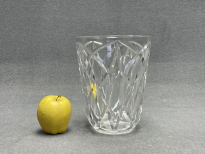 SAINT LOUIS 
Vase en cristal taillé. 
H....